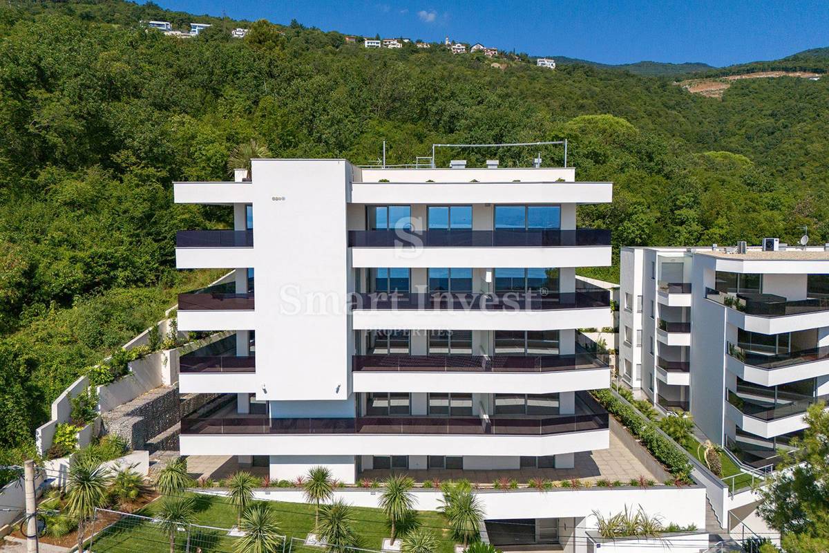 OPATIJA, luksuzno stanovanje s pogledom na morje in skupnim bazenom