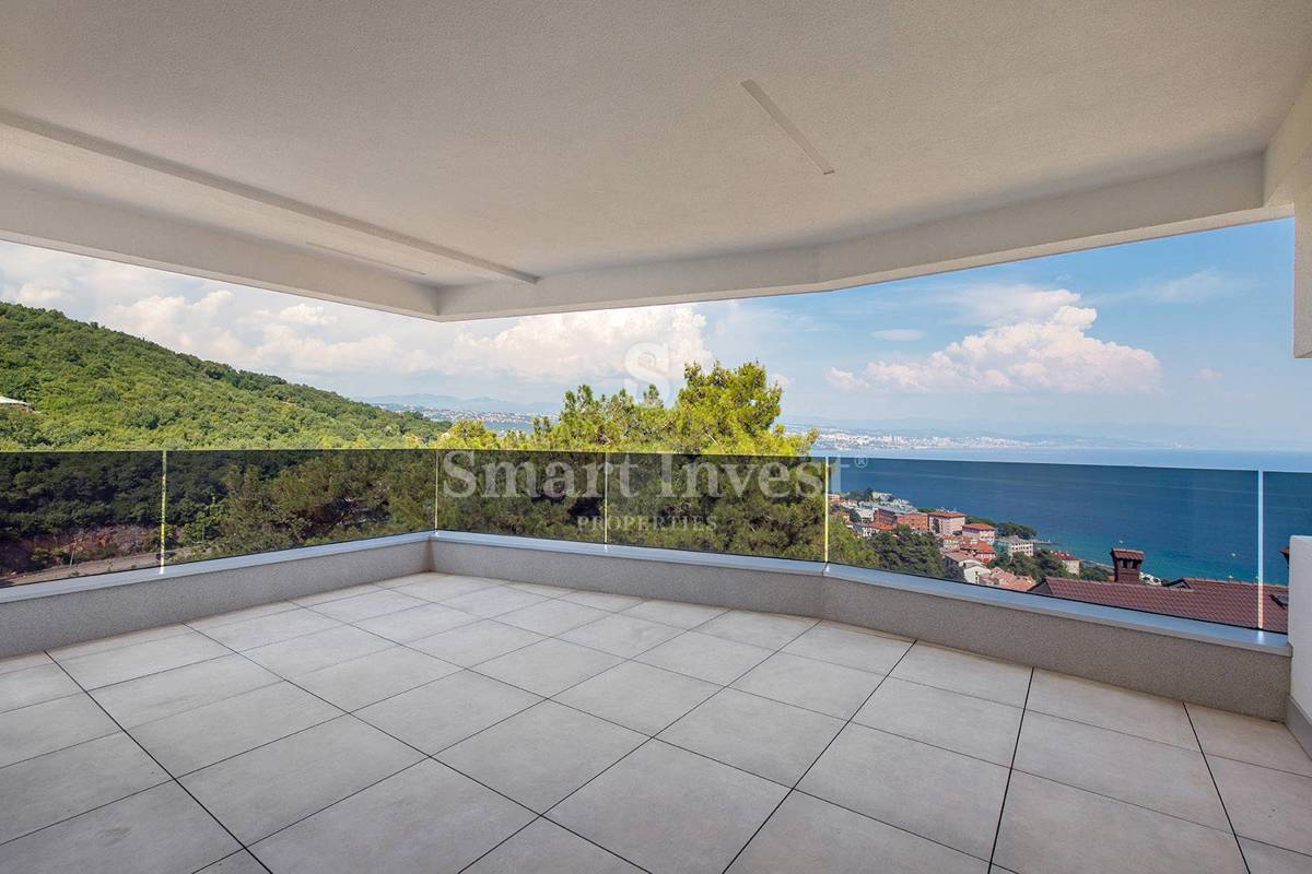OPATIJA, luksuzno stanovanje s pogledom na morje in skupnim bazenom