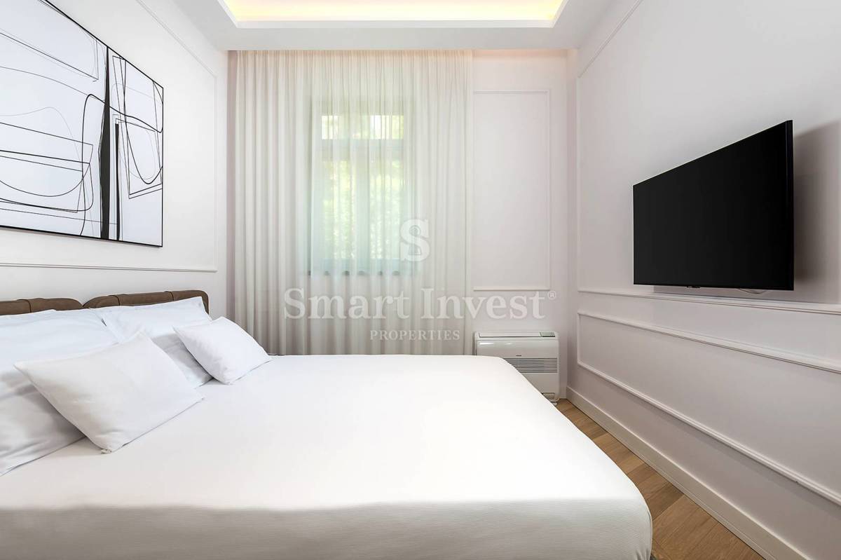 OPATIJA – CENTER, Luxury apartment in a renovated villa 1st row to the sea (A2)
