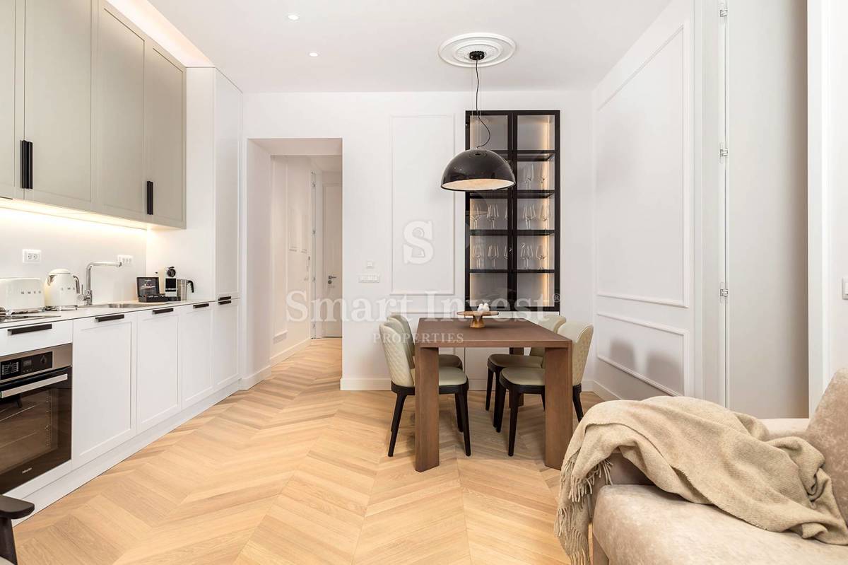 OPATIJA – CENTER, Luxury apartment in a renovated villa 1st row to the sea (A2)