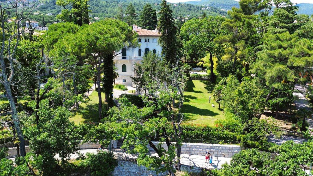 OPATIJA, obnovljena avstro-ogrska vila ob morju