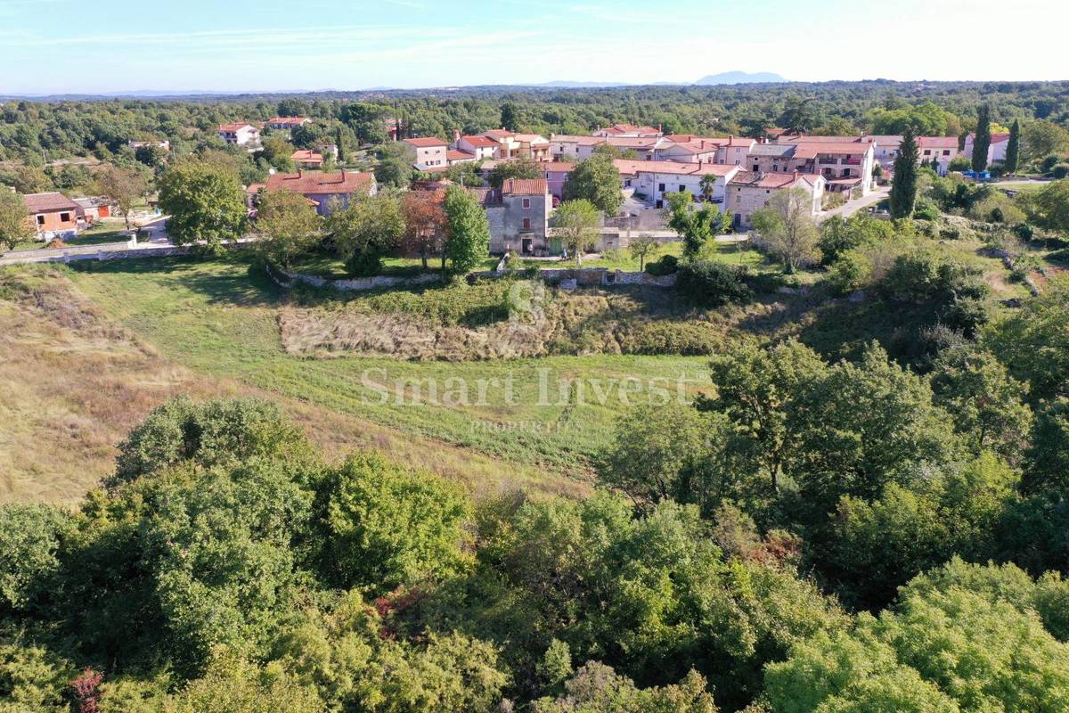 ISTRA - KANFANAR, stara hiša na zemljišču 6166 m2