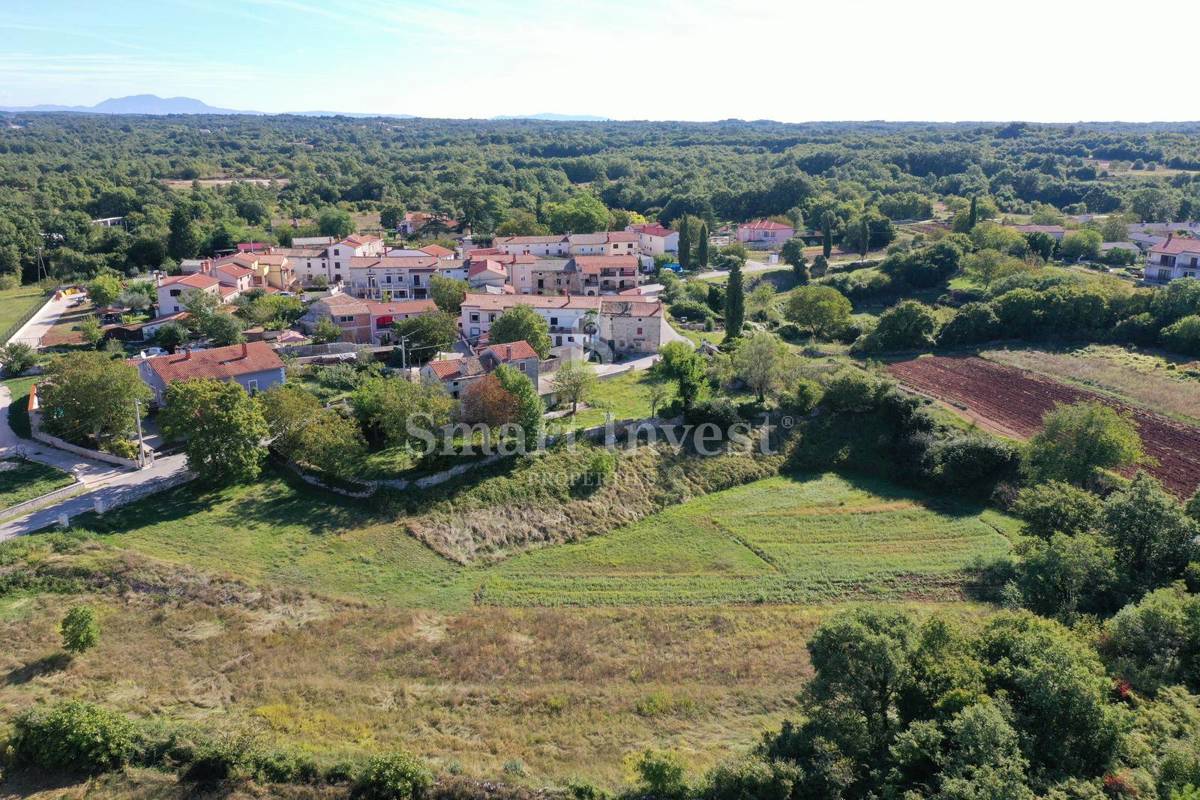 ISTRA - KANFANAR, stara hiša na zemljišču 6166 m2