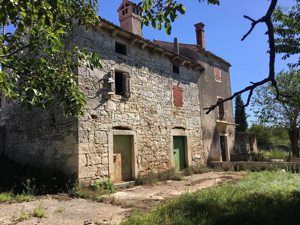 ISTRA - KANFANAR, stara hiša na zemljišču 6166 m2