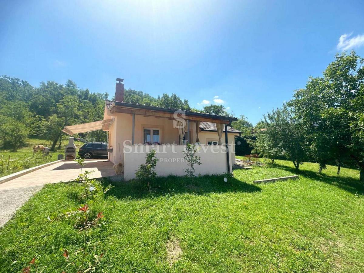 ISTRA - BUTONIGLA, prenovljena hiša obdana z zelenjem