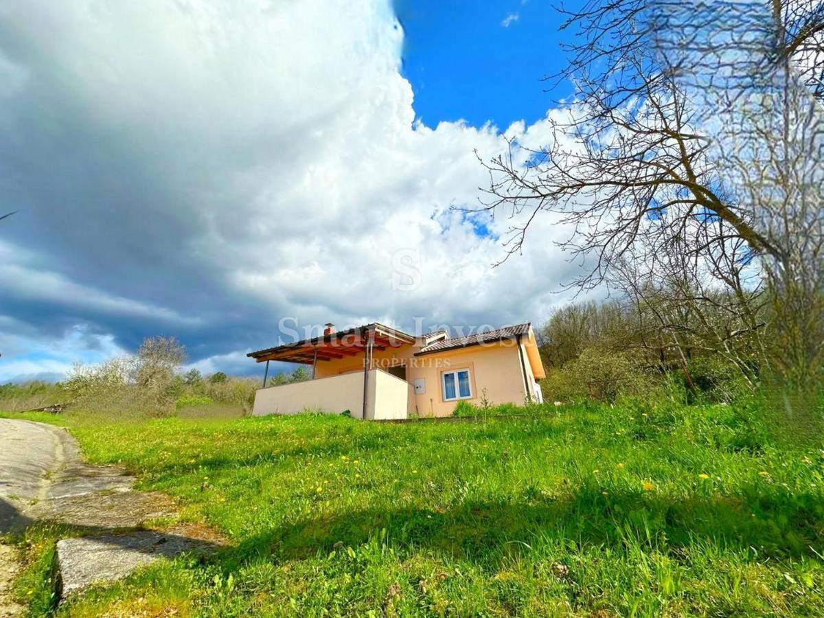 ISTRA - BUTONIGLA, prenovljena hiša obdana z zelenjem