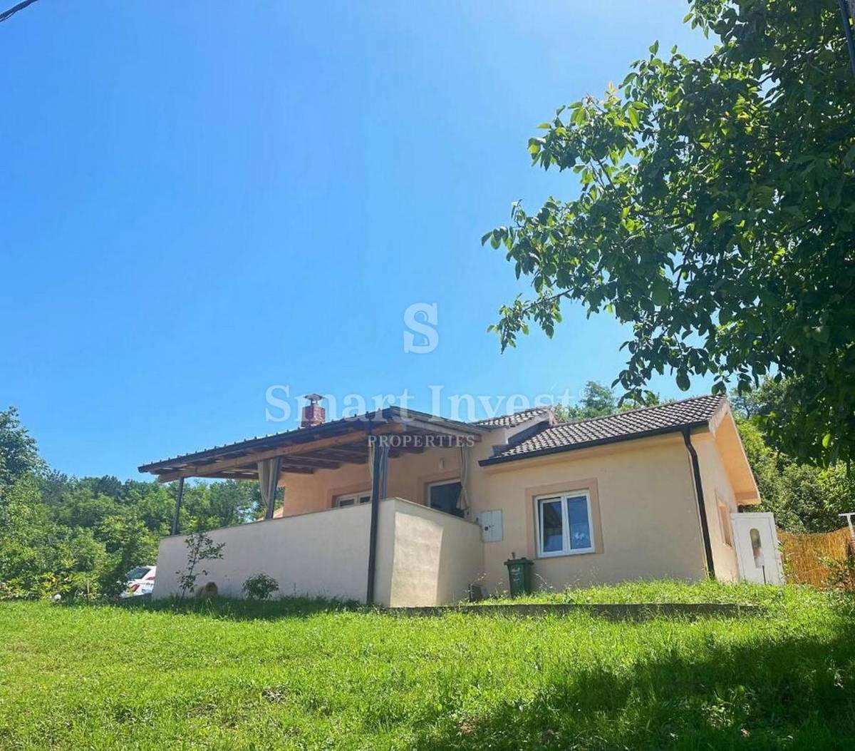 ISTRA - BUTONIGLA, prenovljena hiša obdana z zelenjem
