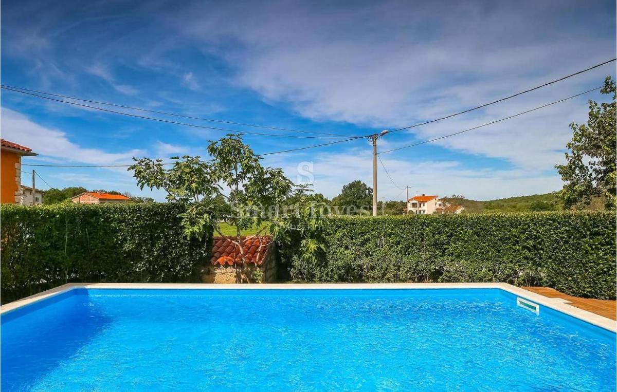 ISTRA - POREČ, lepa hiša z bazenom v naravi