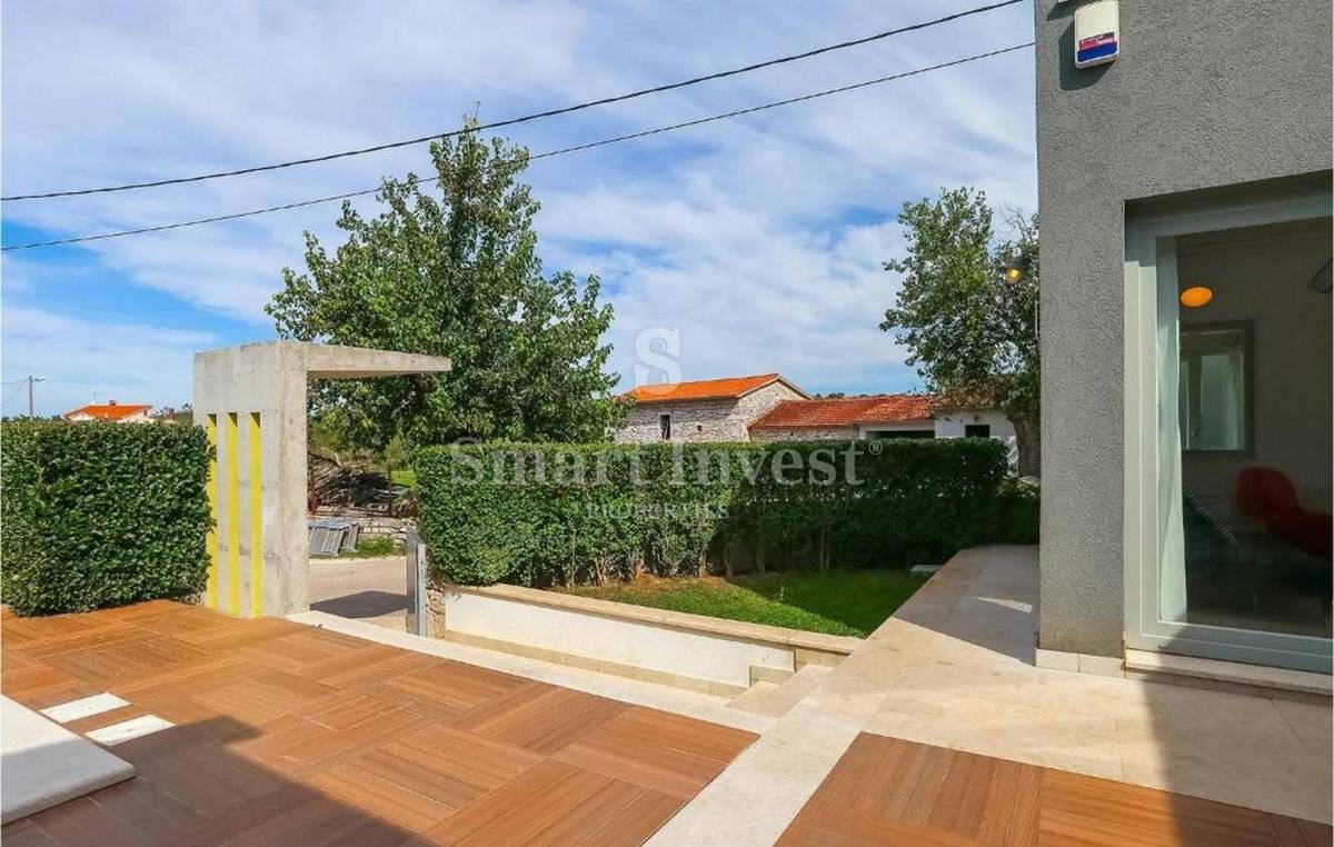 ISTRA - POREČ, lepa hiša z bazenom v naravi