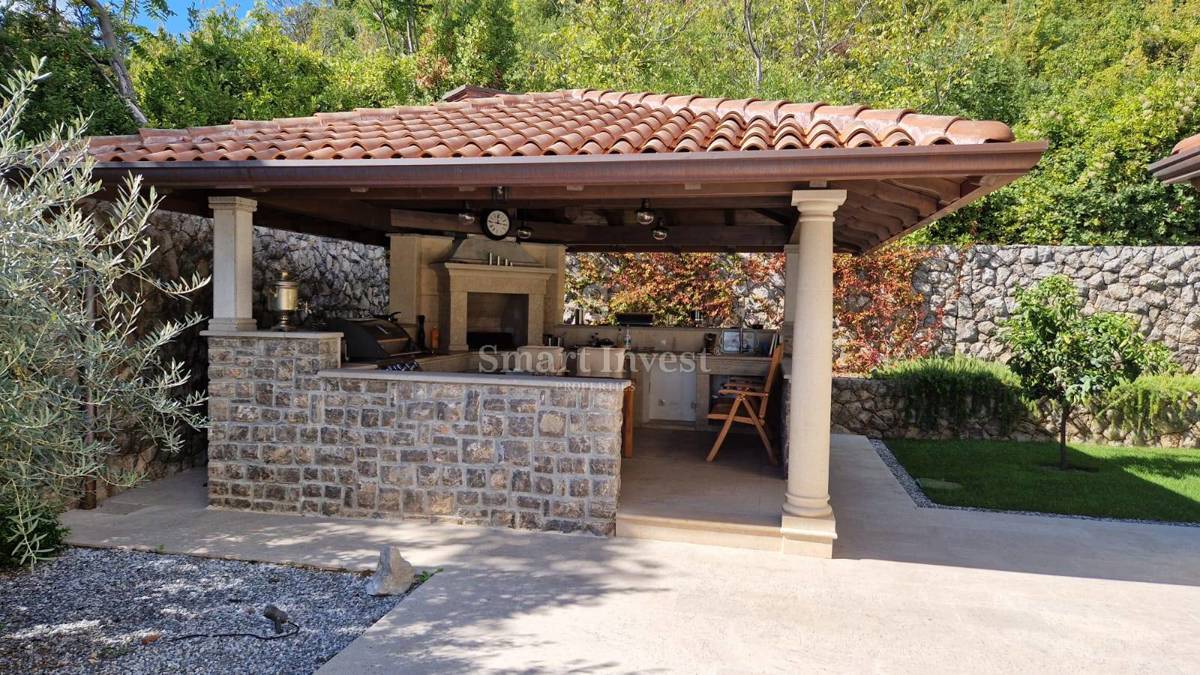 IČIĆI, ekskluzivna vila z bazenom in panoramskim pogledom na morje