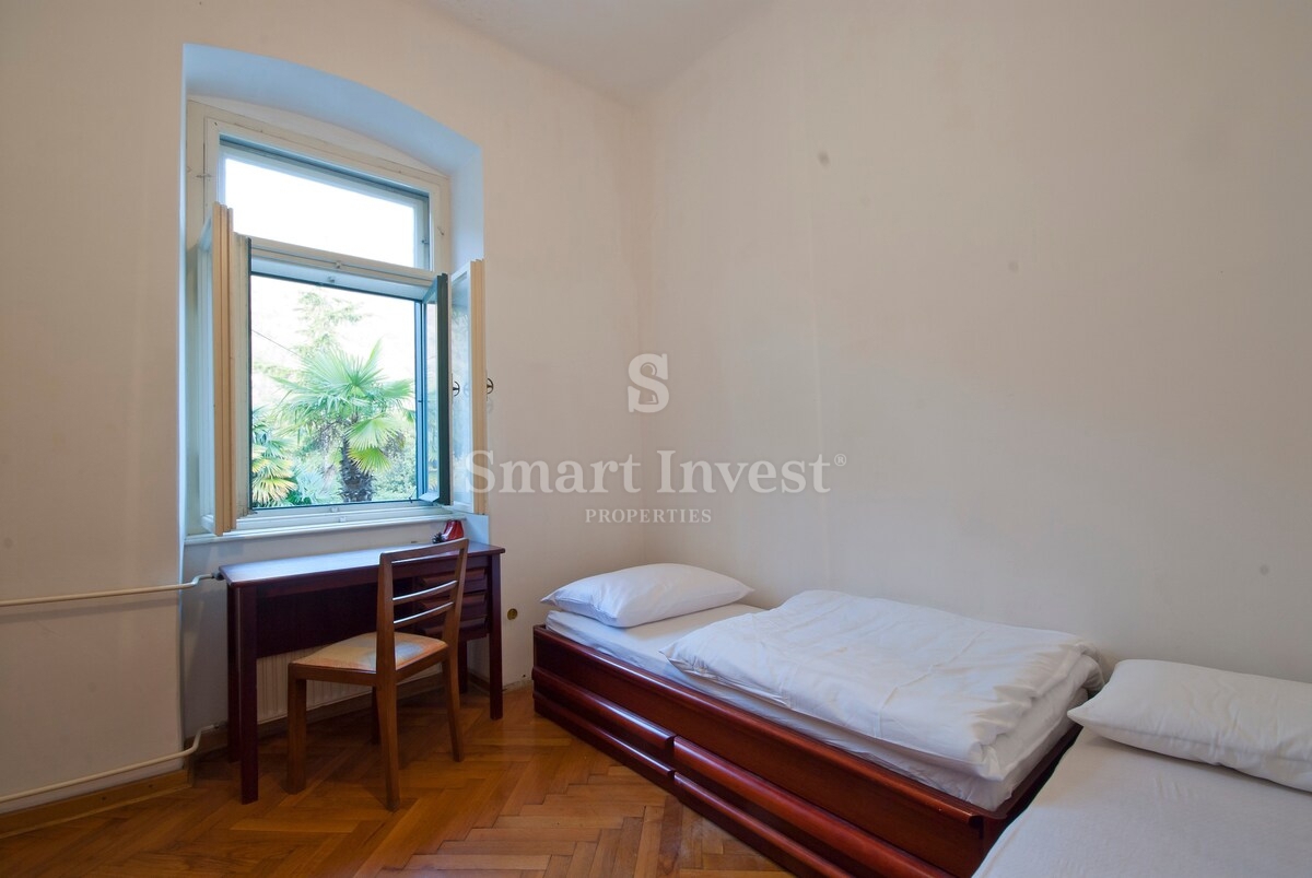 MOŠĆENIČKA DRAGA, vila ob morju z očarljivim vrtom