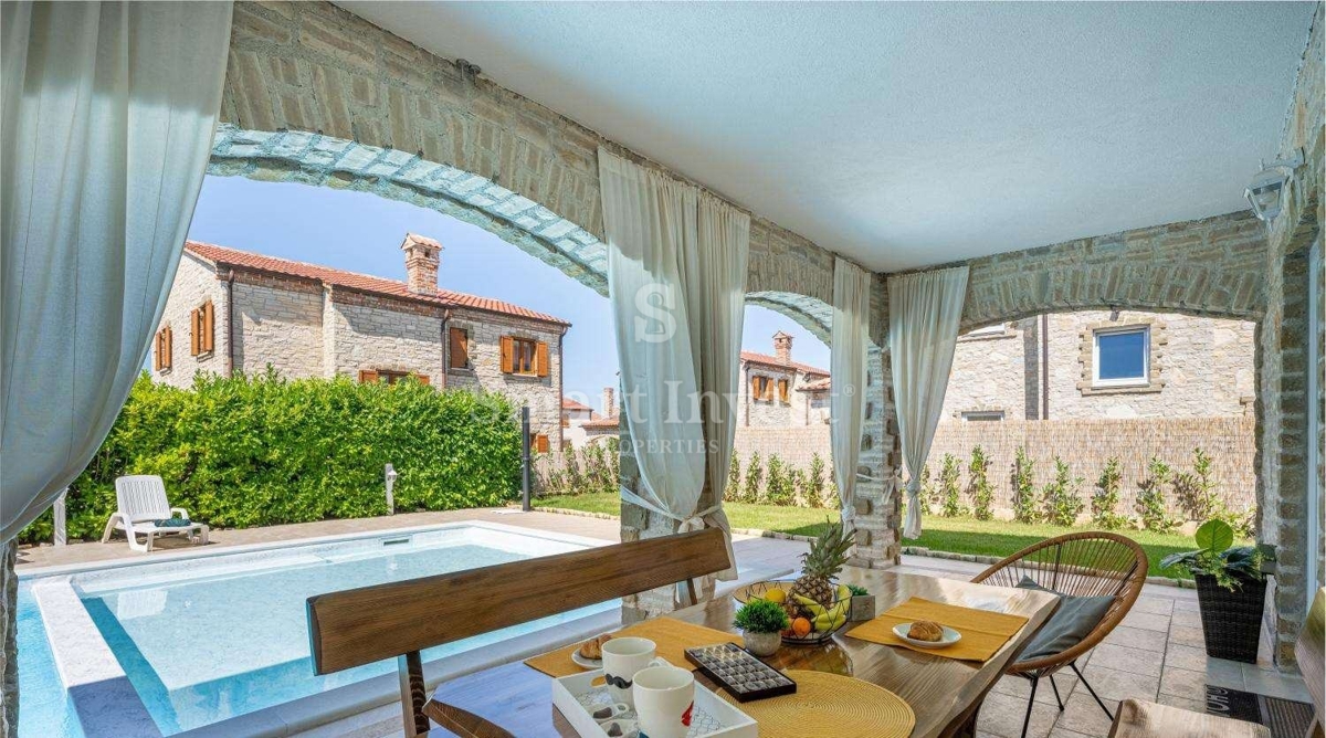 ISTRA - SVETVINČENAT, očarljiva rustikalna vila z bazenom