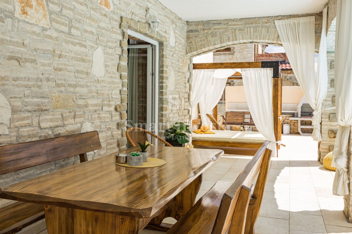 ISTRA - SVETVINČENAT, očarljiva rustikalna vila z bazenom