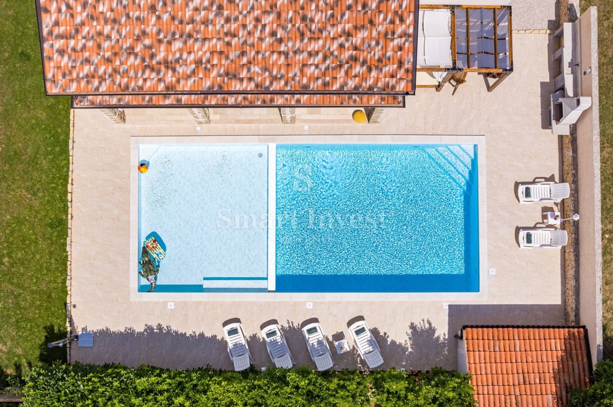 ISTRA - SVETVINČENAT, očarljiva rustikalna vila z bazenom