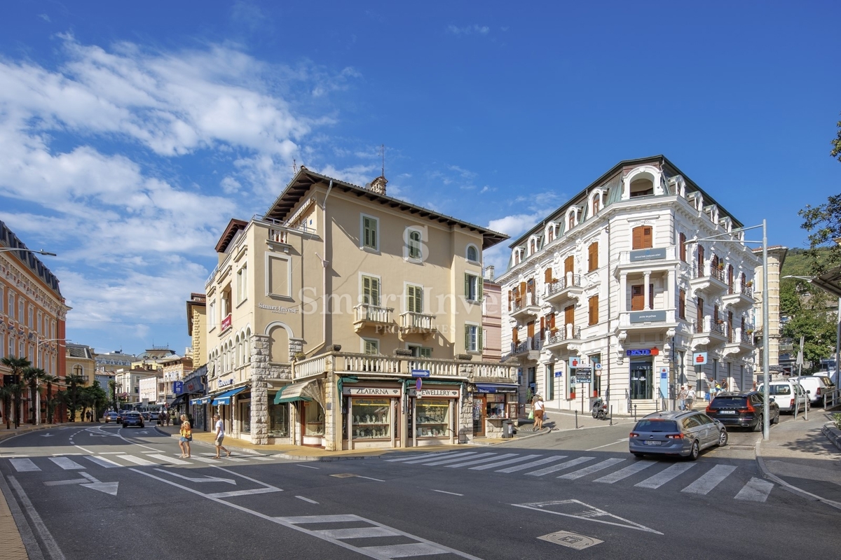 OPATIJA, luksuzno stanovanje z balkonom v stari vili blizu morja