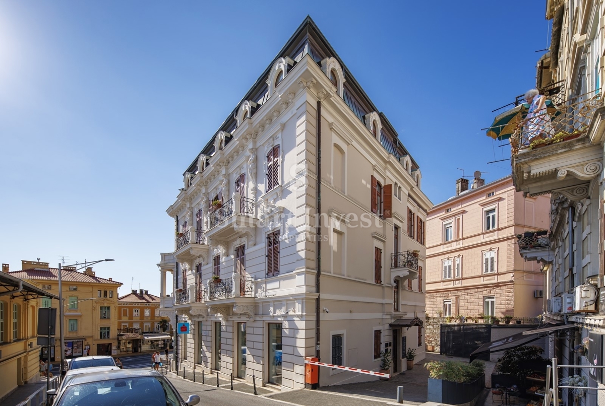 OPATIJA, luksuzno stanovanje z balkonom v stari vili blizu morja