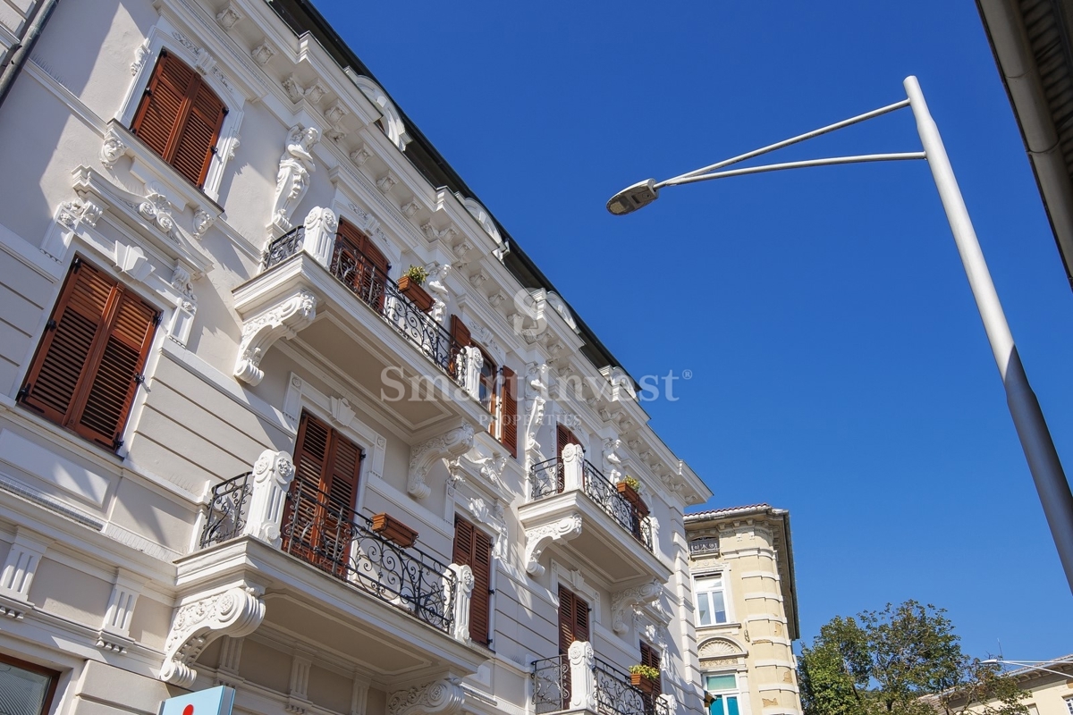 OPATIJA, luksuzno stanovanje z balkonom v stari vili blizu morja