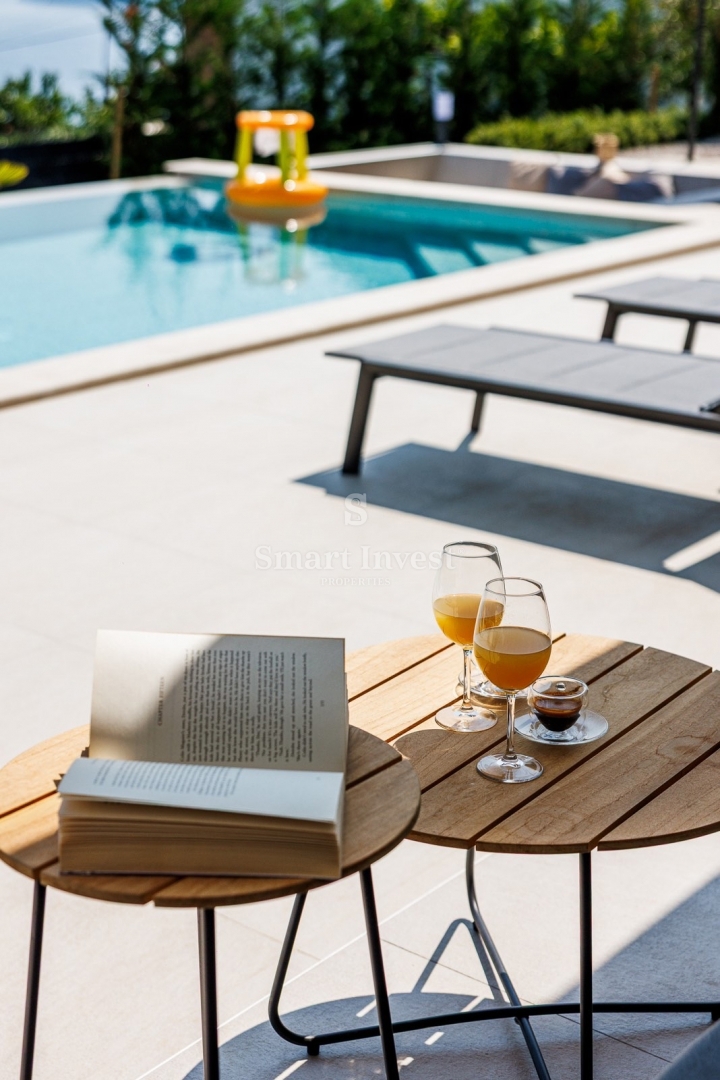 OPATIJA - BREGI, moderna vila z bazenom in čudovitim pogledom na morje