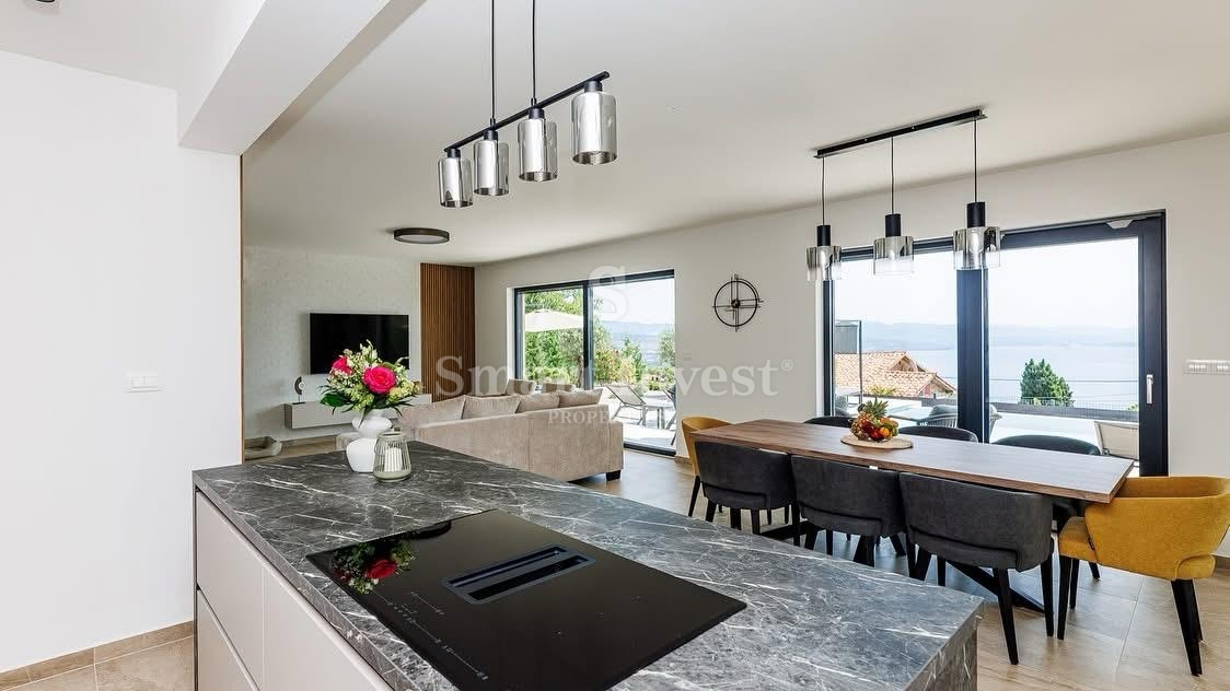 OPATIJA - BREGI, moderna vila z bazenom in čudovitim pogledom na morje