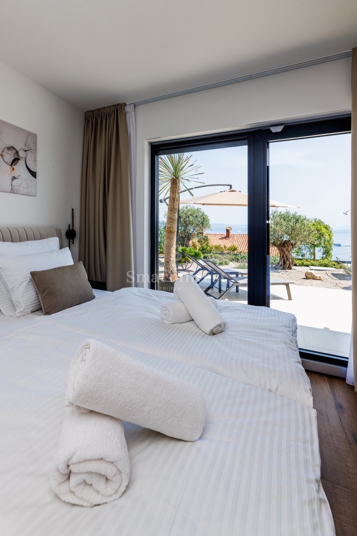 OPATIJA - BREGI, moderna vila z bazenom in čudovitim pogledom na morje