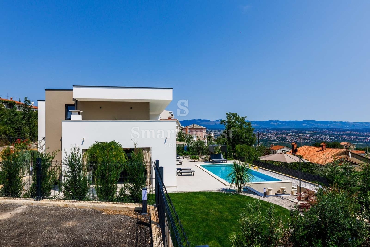 OPATIJA - BREGI, moderna vila z bazenom in čudovitim pogledom na morje