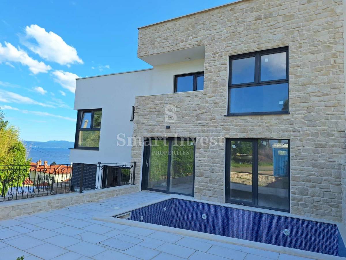 LOVRAN, luksuzno stanovanje z bazenom v bližini morja