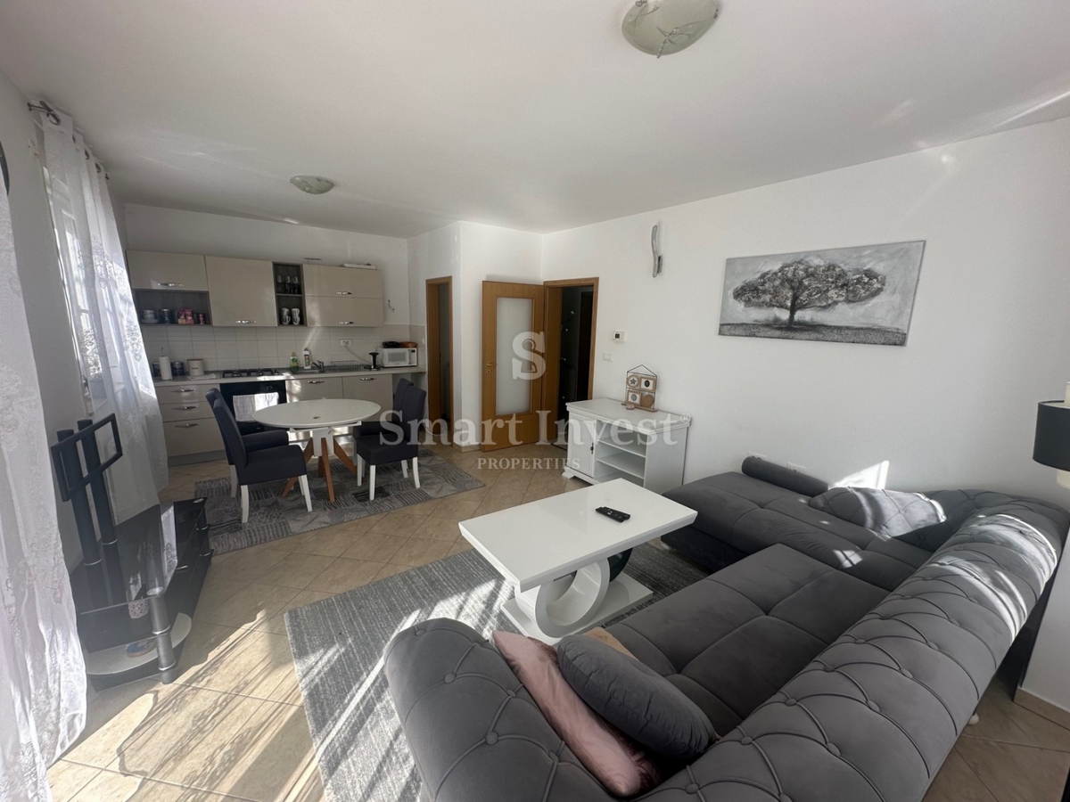 VIŠKOVO, 2-sobno stanovanje s teraso