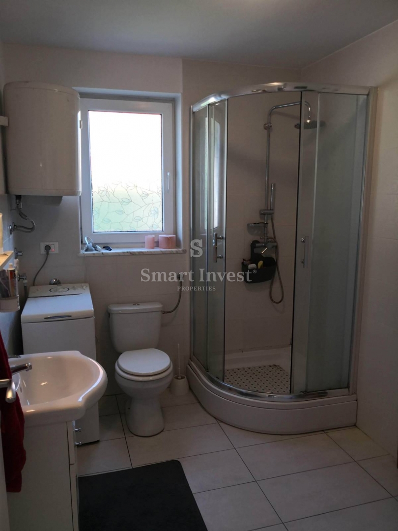 KASTAV, hiša z dvema stanovanjema in vrtom