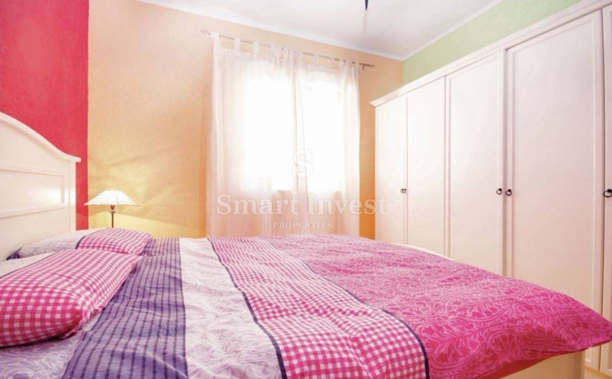 KASTAV, hiša z dvema stanovanjema in vrtom