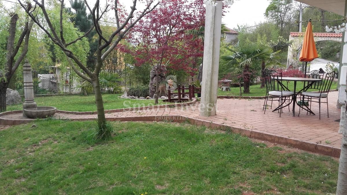 KASTAV, hiša z dvema stanovanjema in vrtom