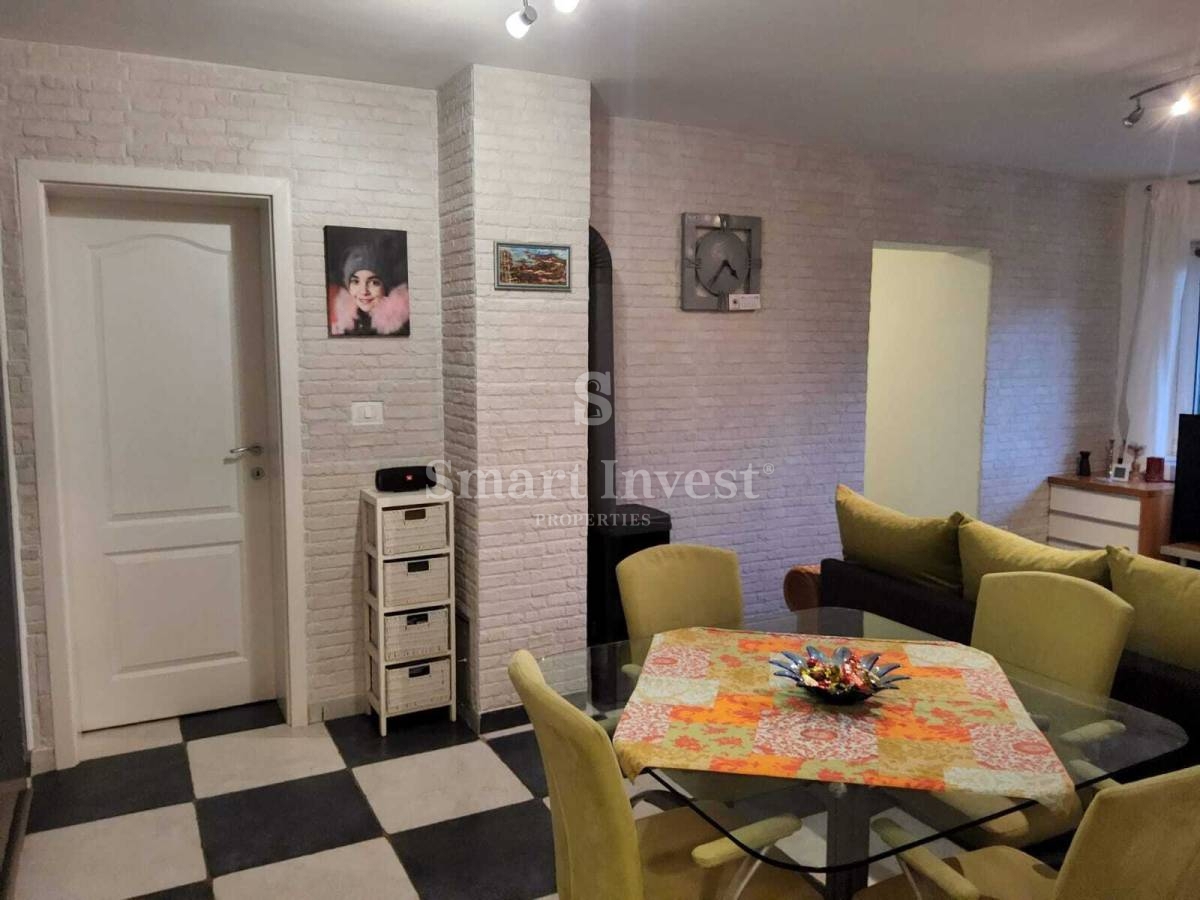 KASTAV, hiša z dvema stanovanjema in vrtom