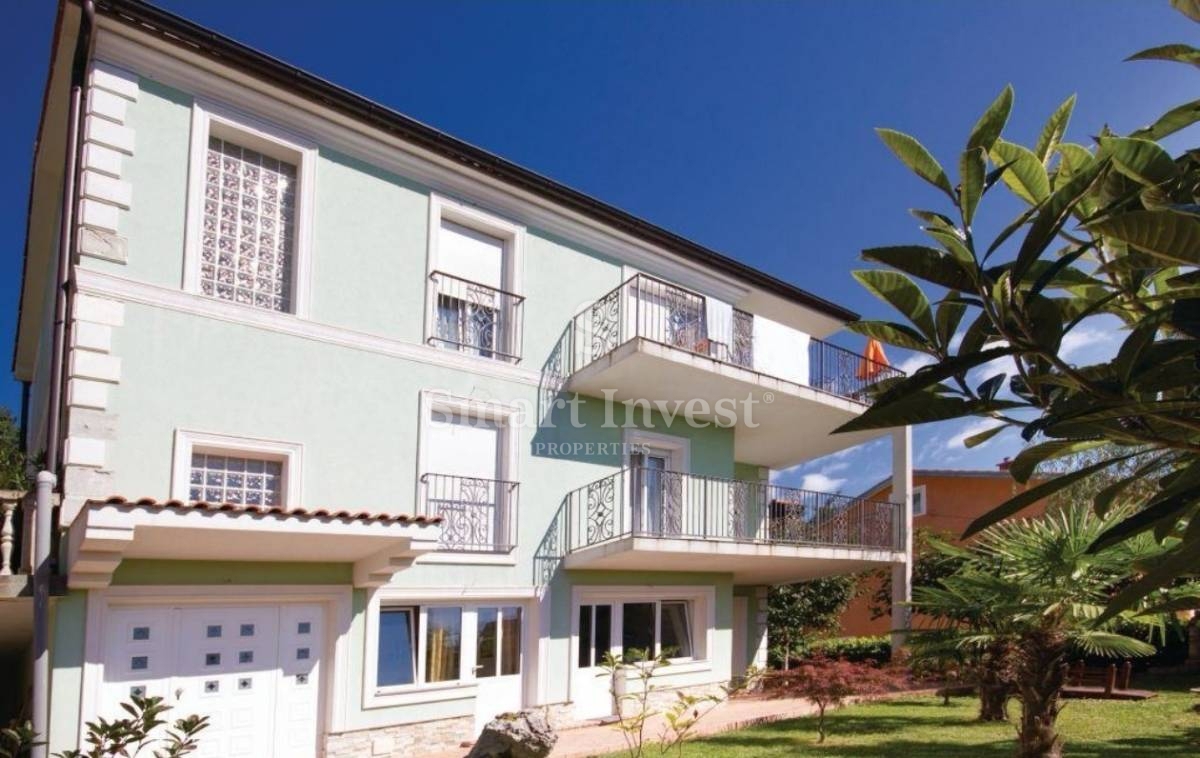 KASTAV, hiša z dvema stanovanjema in vrtom