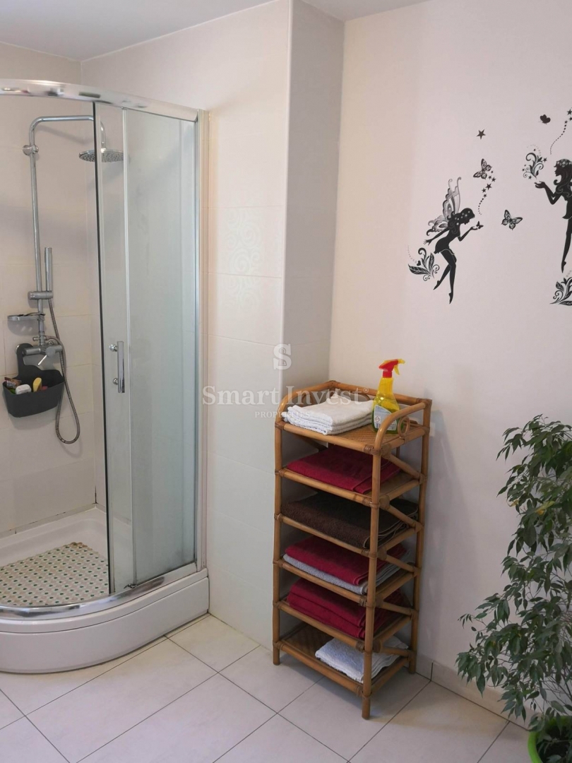 KASTAV, hiša z dvema stanovanjema in vrtom