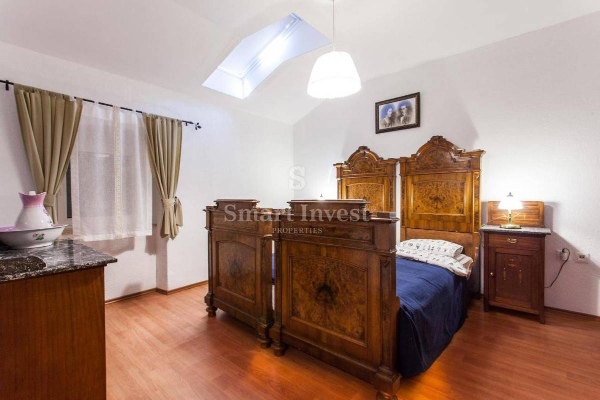 VELI BRGUD, prenovljena kamnita vila z bazenom