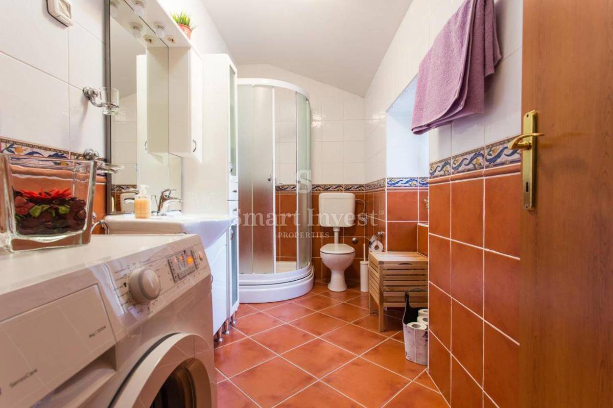 VELI BRGUD, prenovljena kamnita vila z bazenom