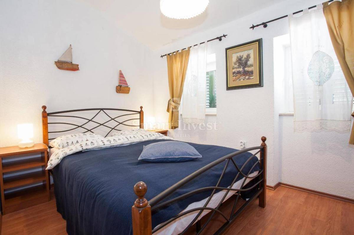 VELI BRGUD, prenovljena kamnita vila z bazenom