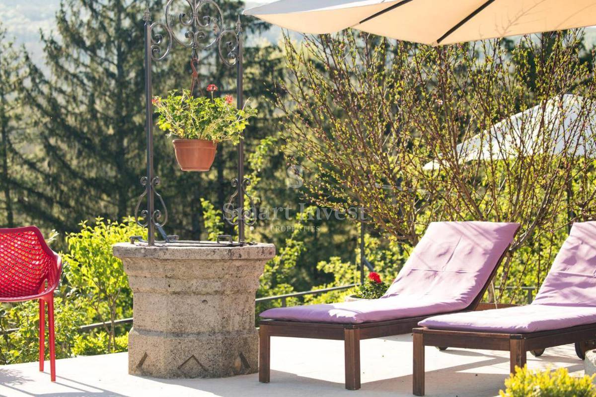 VELI BRGUD, prenovljena kamnita vila z bazenom