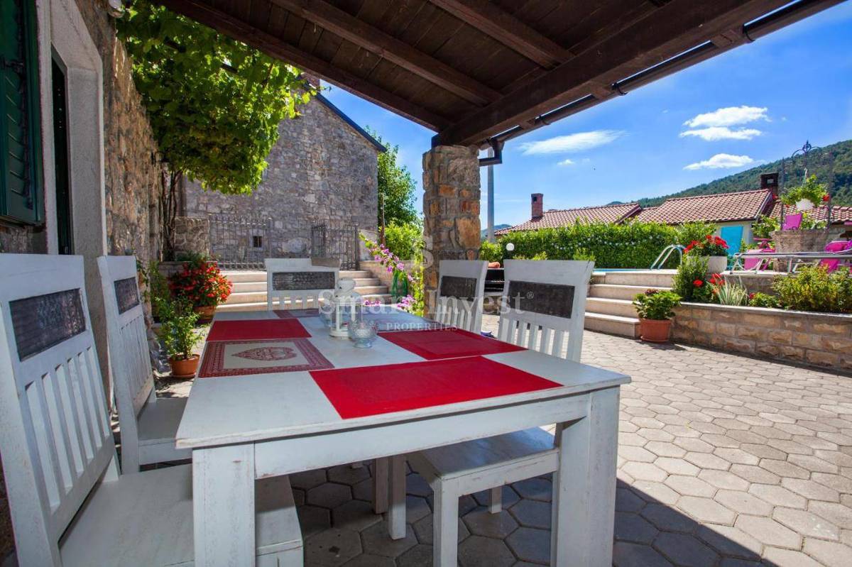 VELI BRGUD, prenovljena kamnita vila z bazenom