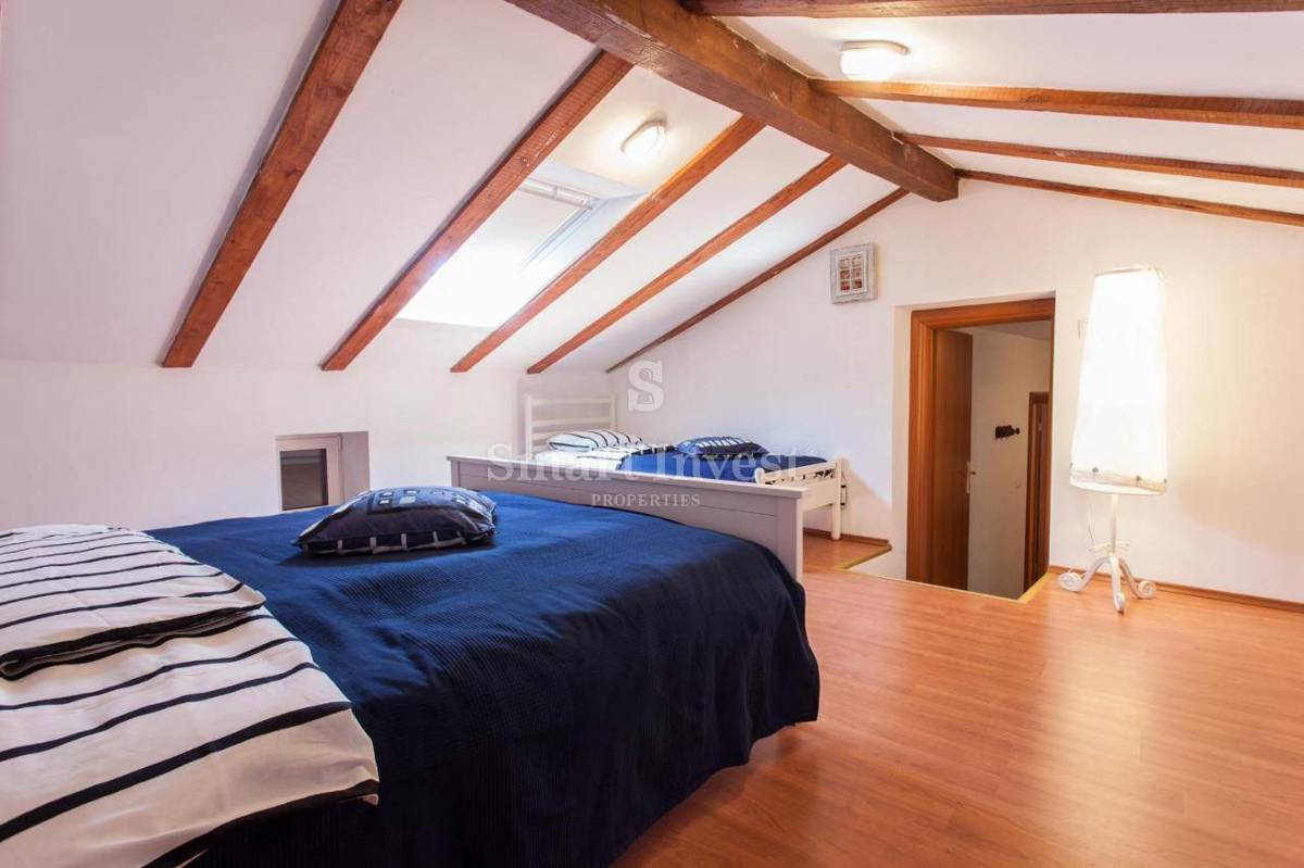 VELI BRGUD, prenovljena kamnita vila z bazenom