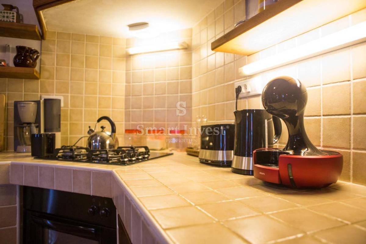 VELI BRGUD, prenovljena kamnita vila z bazenom