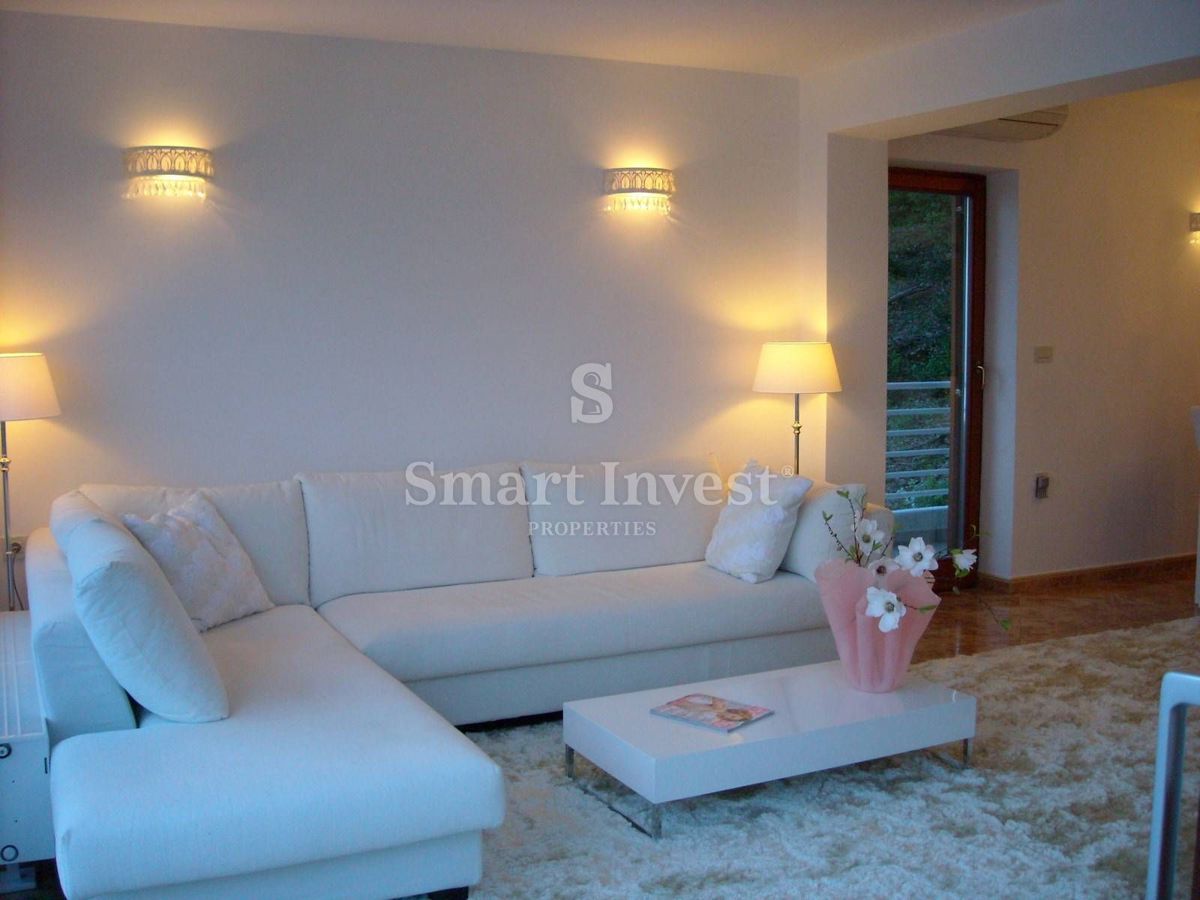 OPATIJA, Detached house with 3 apartments and sea view, for sale