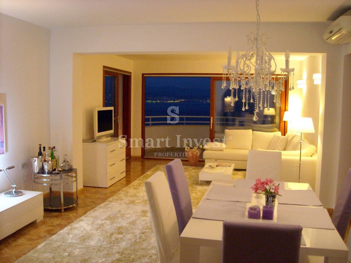 OPATIJA, Detached house with 3 apartments and sea view, for sale