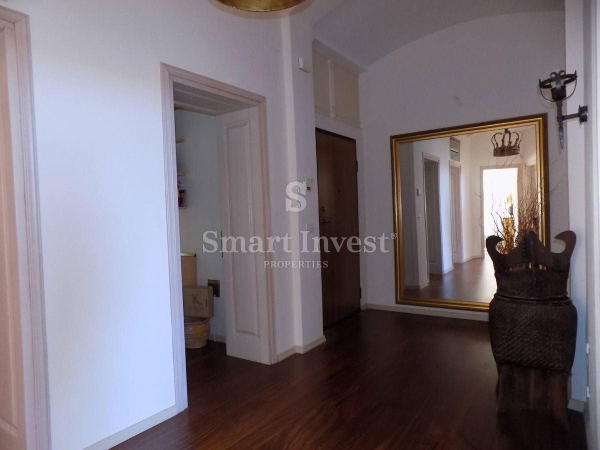 OPATIJA, Exclusive apartment of 120 m2, with parking, near the sea