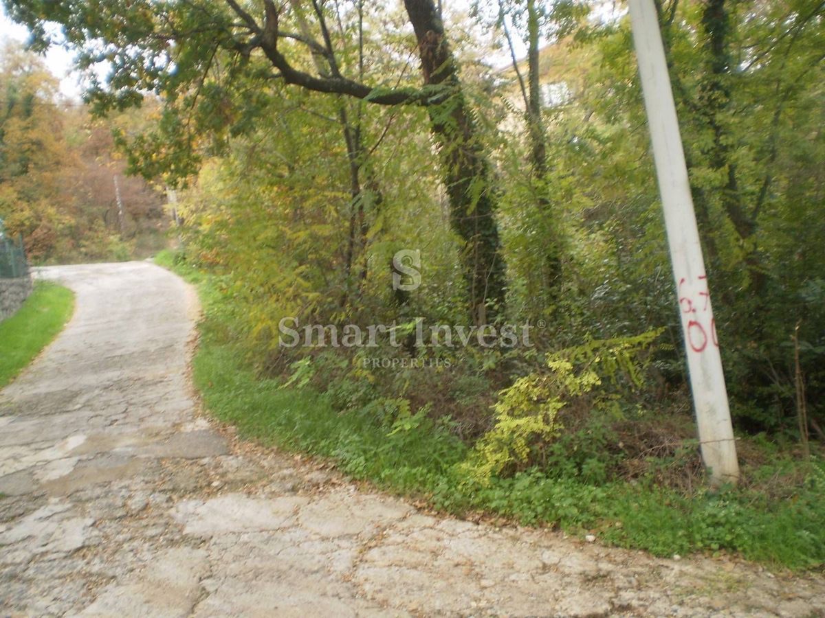 LOVRAN, Zazidljivo zemljišče 689 m2 s pogledom na morje, prodamo