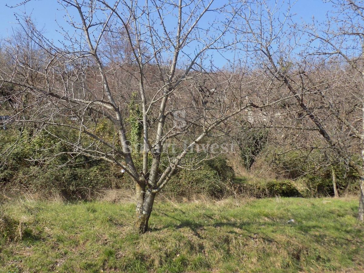 LOVRAN, Zazidljivo zemljišče 1.268 m2 s pogledom na morje, prodamo
