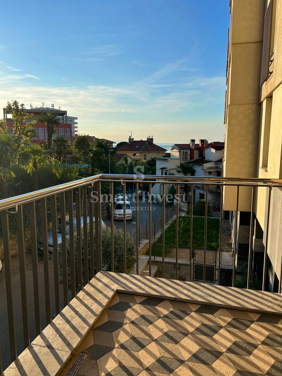 OPATIJA - CENTER, EXCLUSIVE 2-BEDROOMS APARTMENT WITH GARAGE