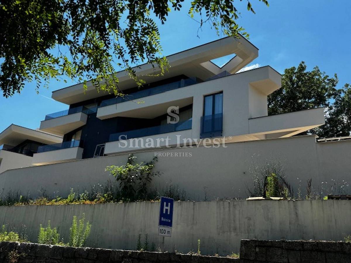 LOVRAN, Luxury 4-bedrooms villa with pool and garage, near the sea!
