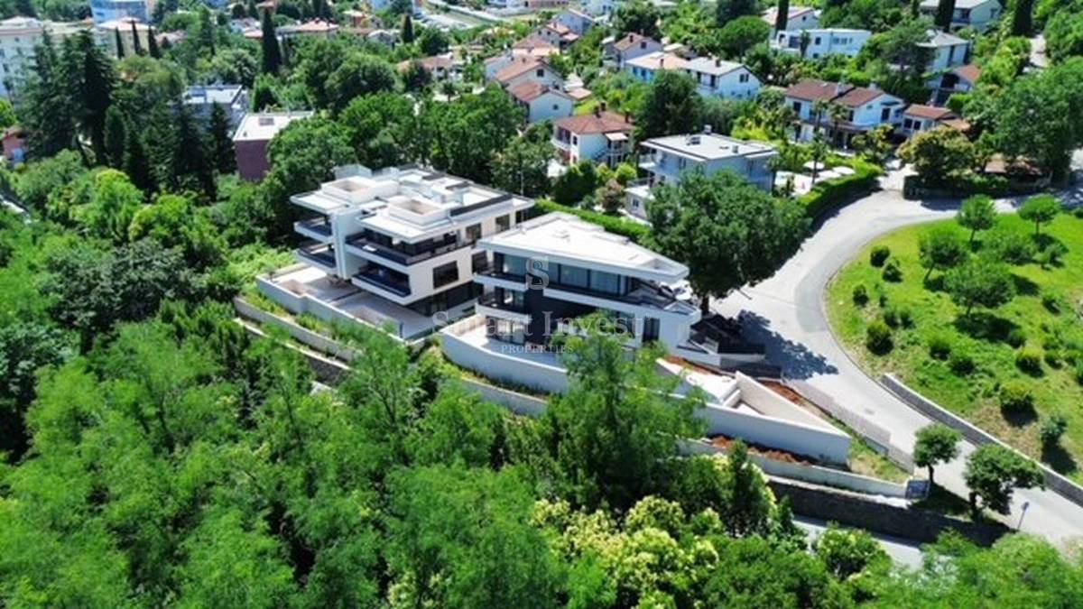 LOVRAN, Luxury 4-bedrooms villa with pool and garage, near the sea!