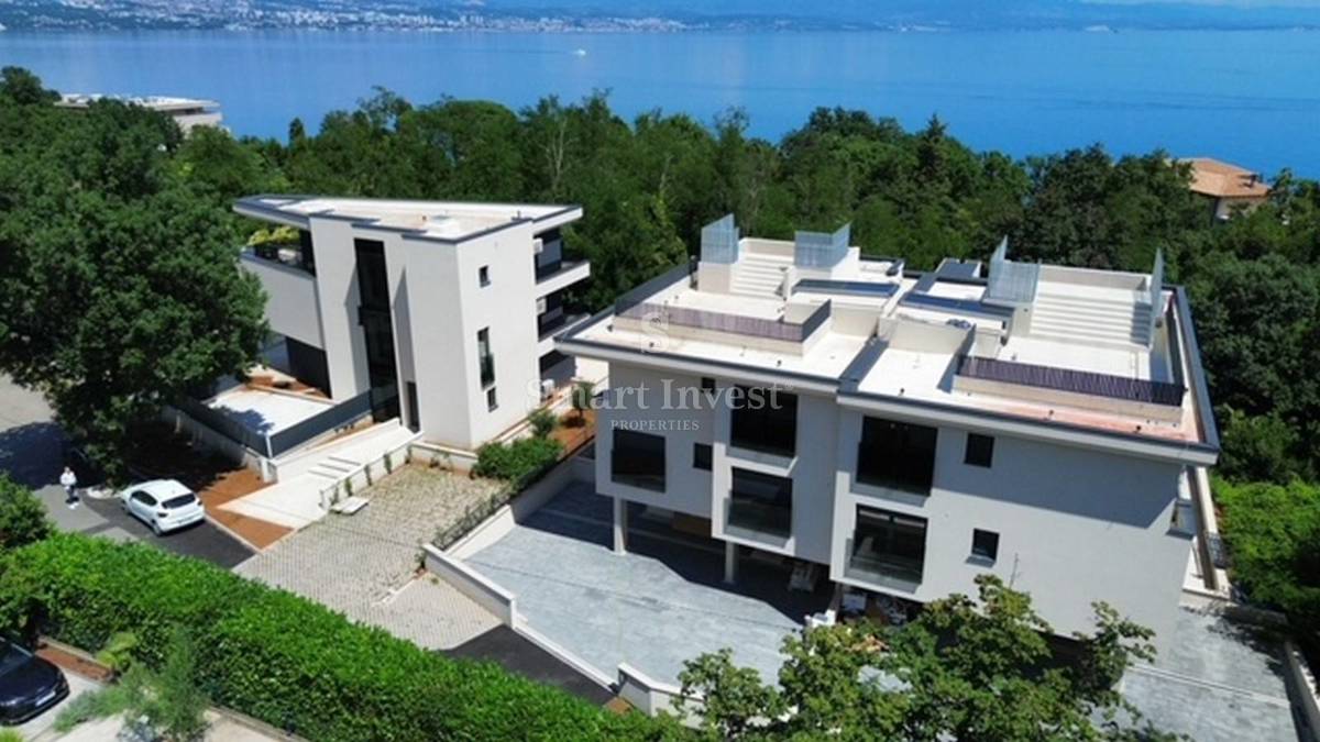 LOVRAN, Luxury 4-bedrooms villa with pool and garage, near the sea!