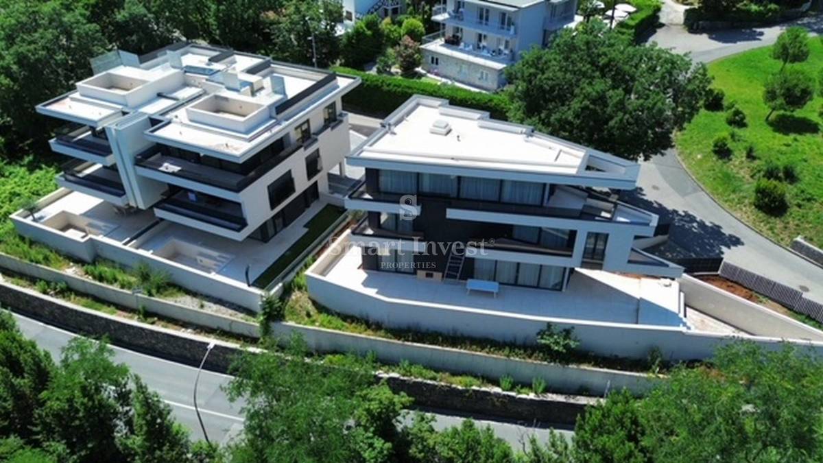 LOVRAN, Luxury 4-bedrooms villa with pool and garage, near the sea!
